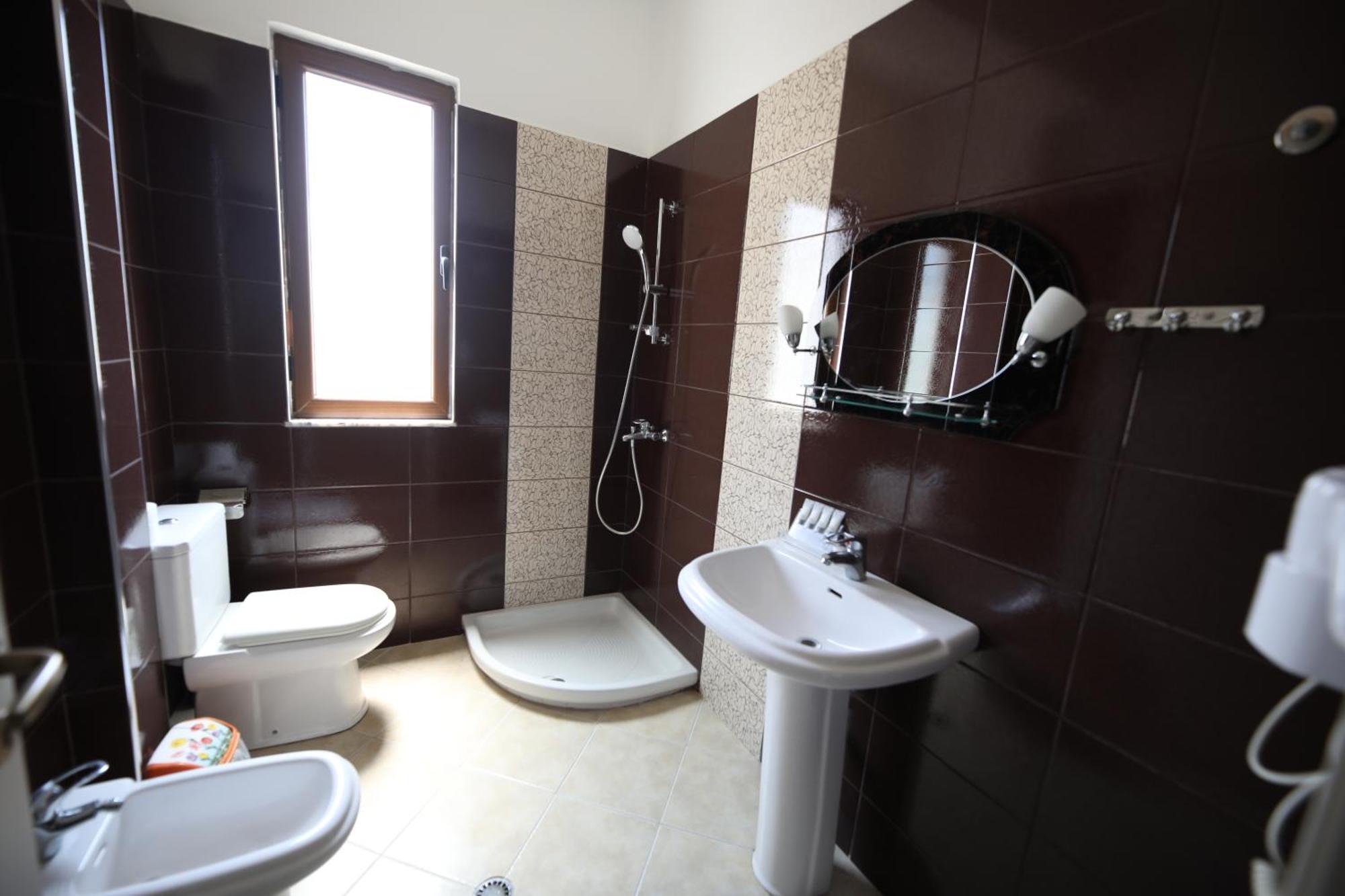 Hotel Erjuma Vlore Exterior photo